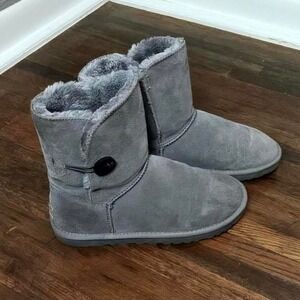 UGG Bailey boots grey small spot on toe warm cozy soft